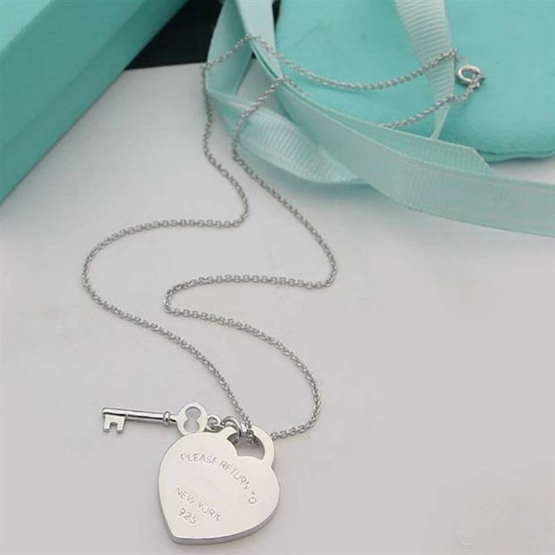 T Family Heart & Key Pendant – Fresh Versatile Collarbone Necklace for Women