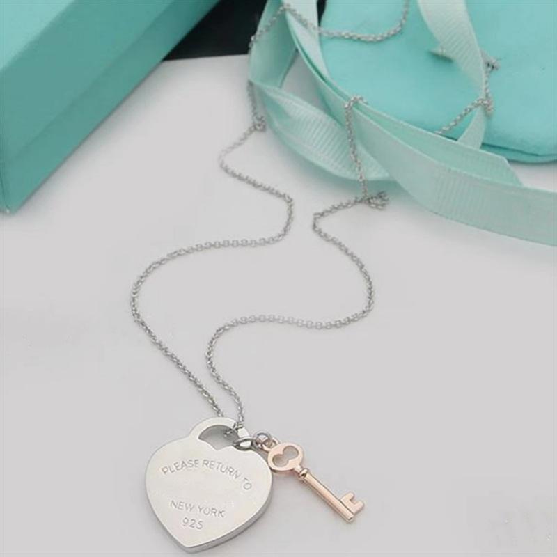 T Family Heart & Key Pendant – Fresh Versatile Collarbone Necklace for Women