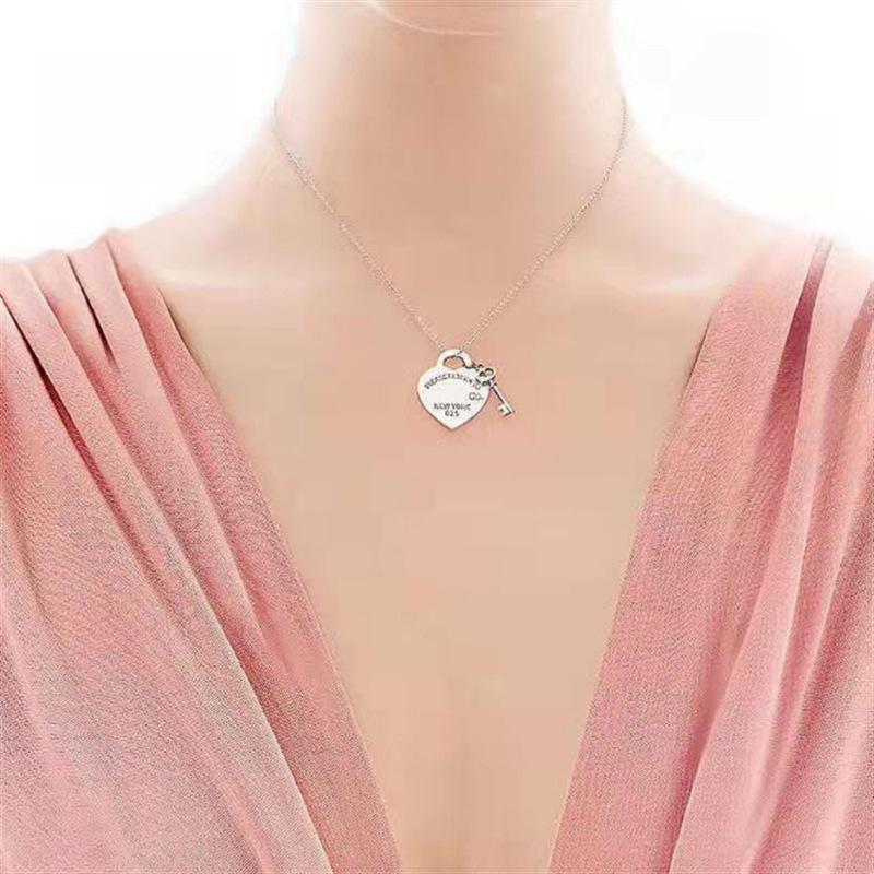 T Family Heart & Key Pendant – Fresh Versatile Collarbone Necklace for Women